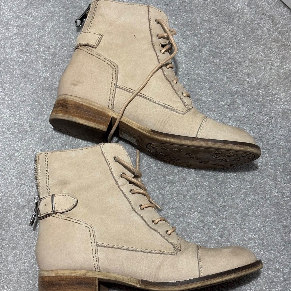 Aldo cream leather combat boots EUC Size 7.5